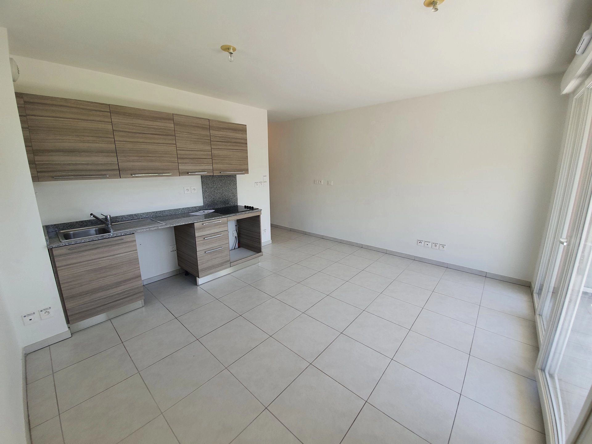 T2 REZ DE JARDIN - CAGNES SUR MER
