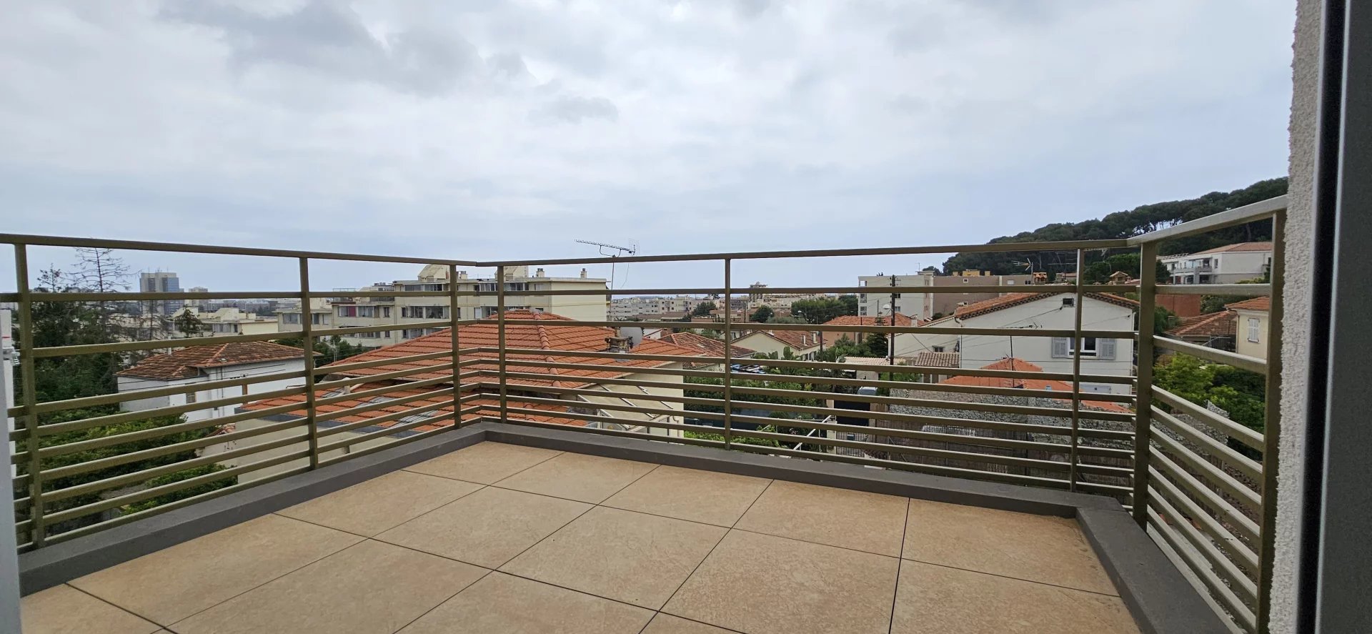 F2 - SAINT LAURENT DU VAR / LES PLANS