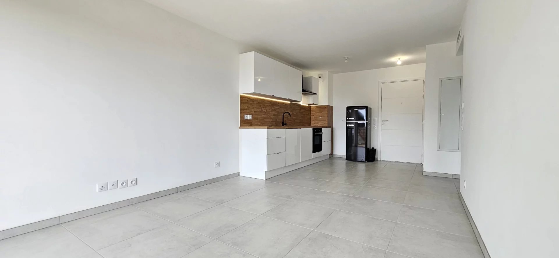 F2 - SAINT LAURENT DU VAR / LES PLANS